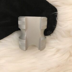 Aluminum cigar rest. Horizontal or vertical.